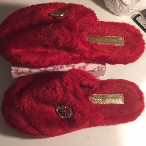 Michael Kors Shoes - 💕SALE💕Michael Kors Slippers❤️